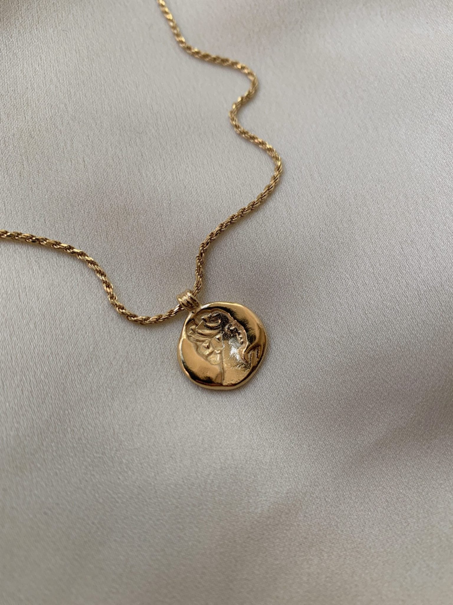 שרשרת מיני דמא גולד