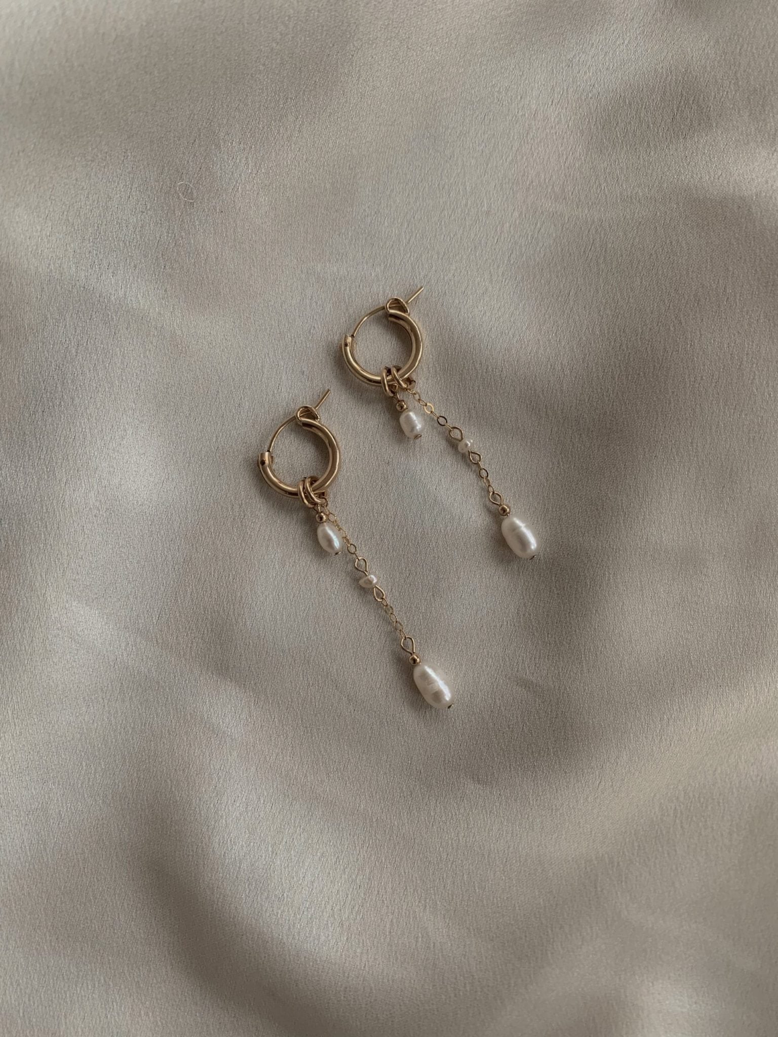 זוג עגילי סינגל כריס גולד