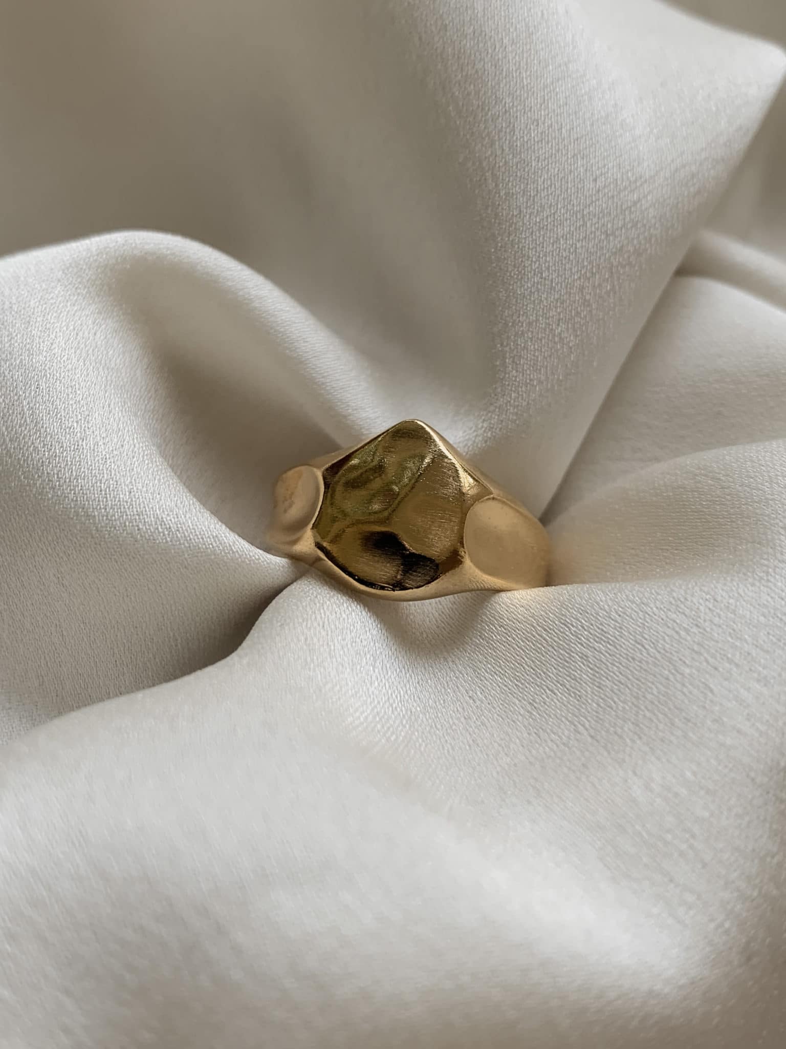 טבעת לורי גולד