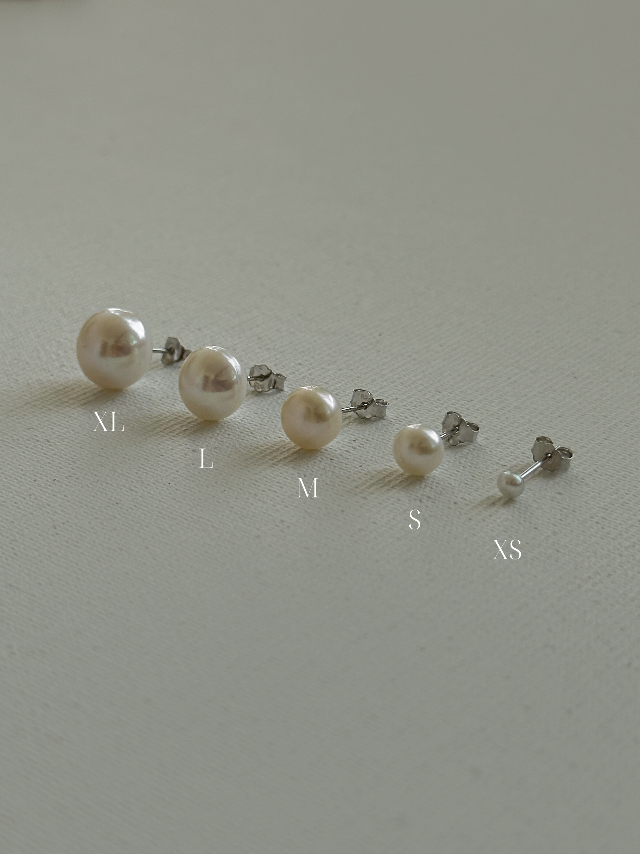 עגילי פנינה צמודים M