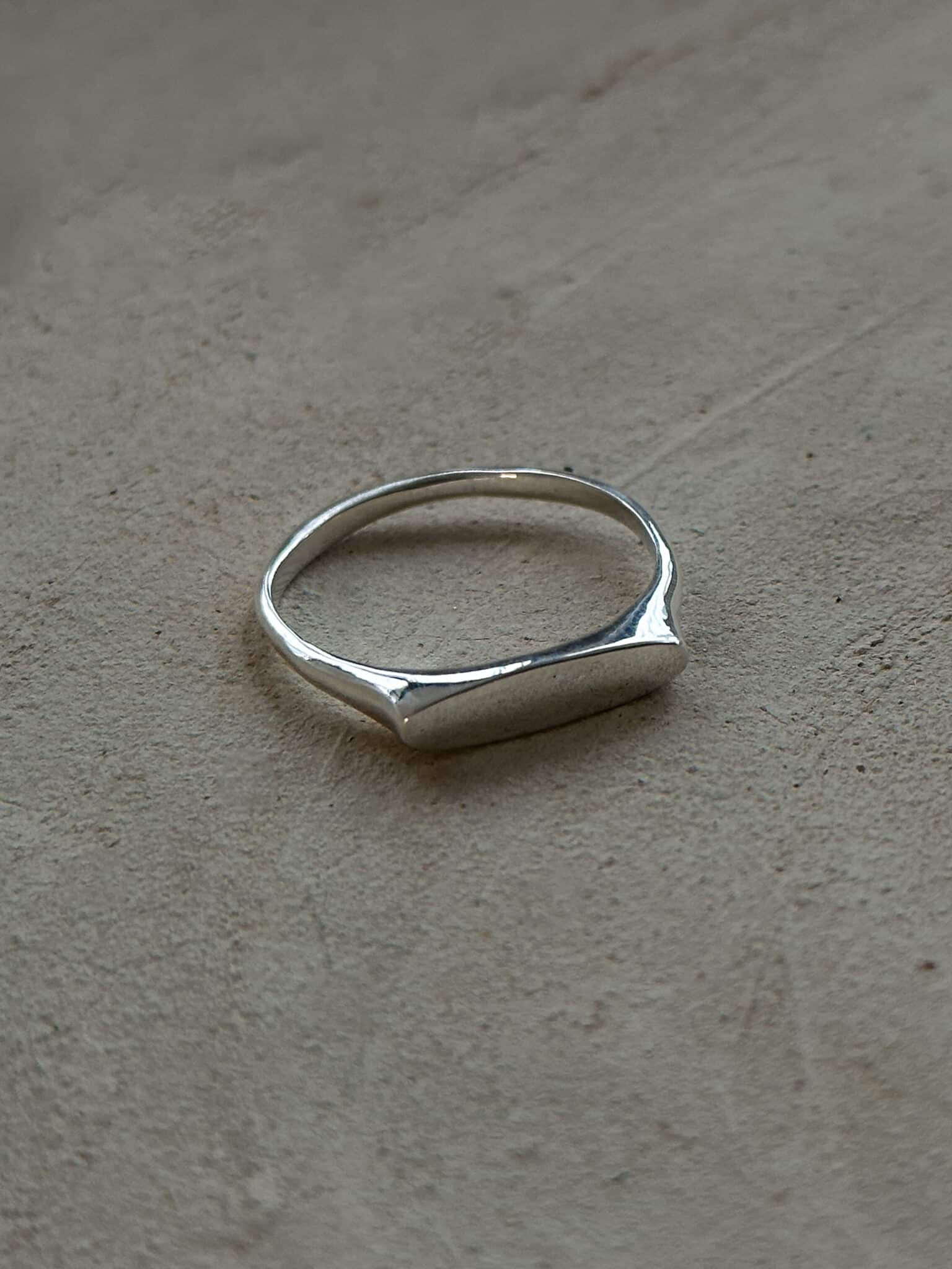 טבעת חריטה עדינה כסף