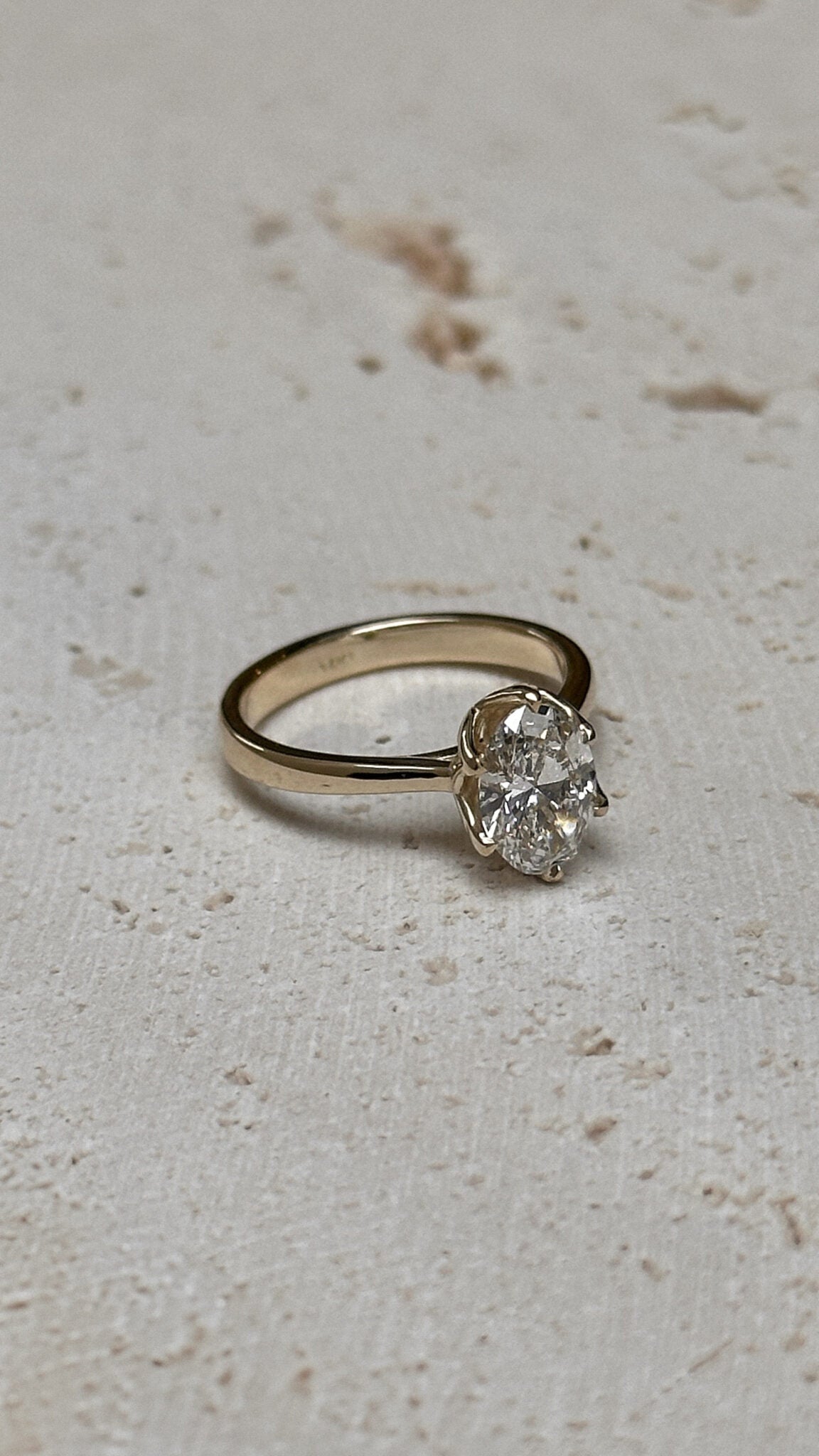 טבעת יהלום בשיבוץ עלים