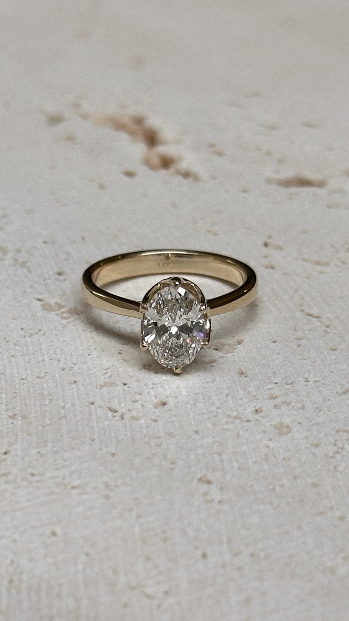 טבעת יהלום בשיבוץ עלים