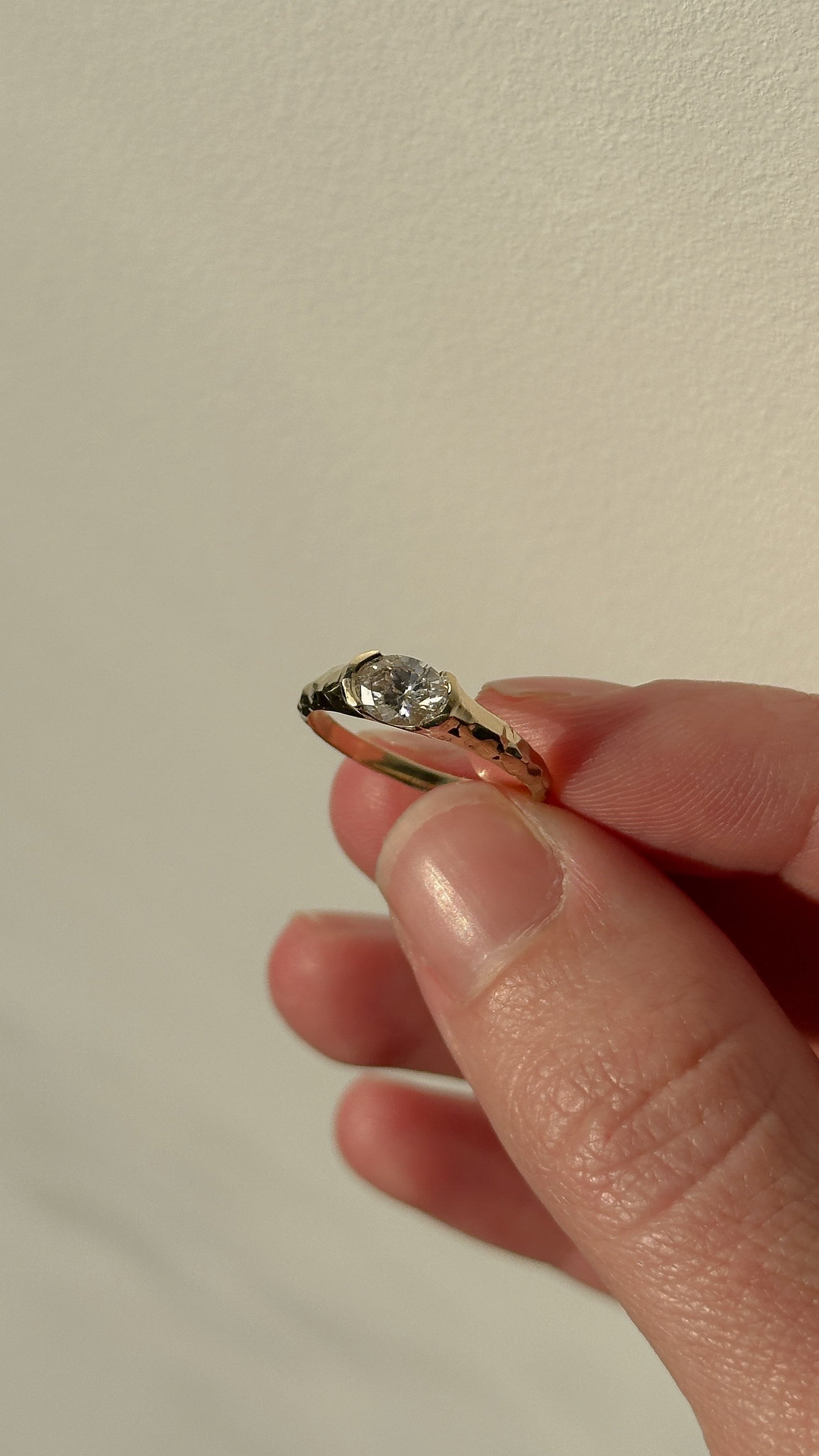 טבעת אובל בשיבוץ מאוזן