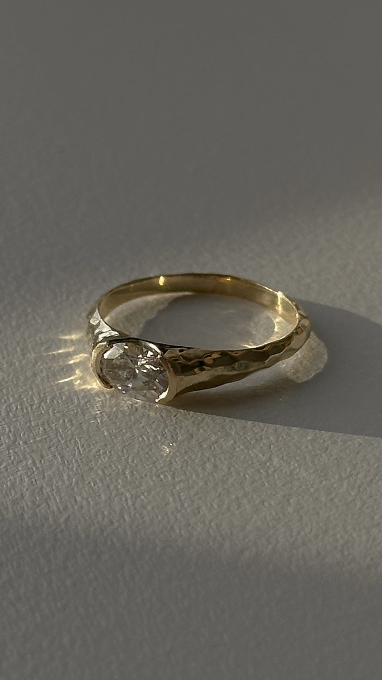 טבעת אובל בשיבוץ מאוזן