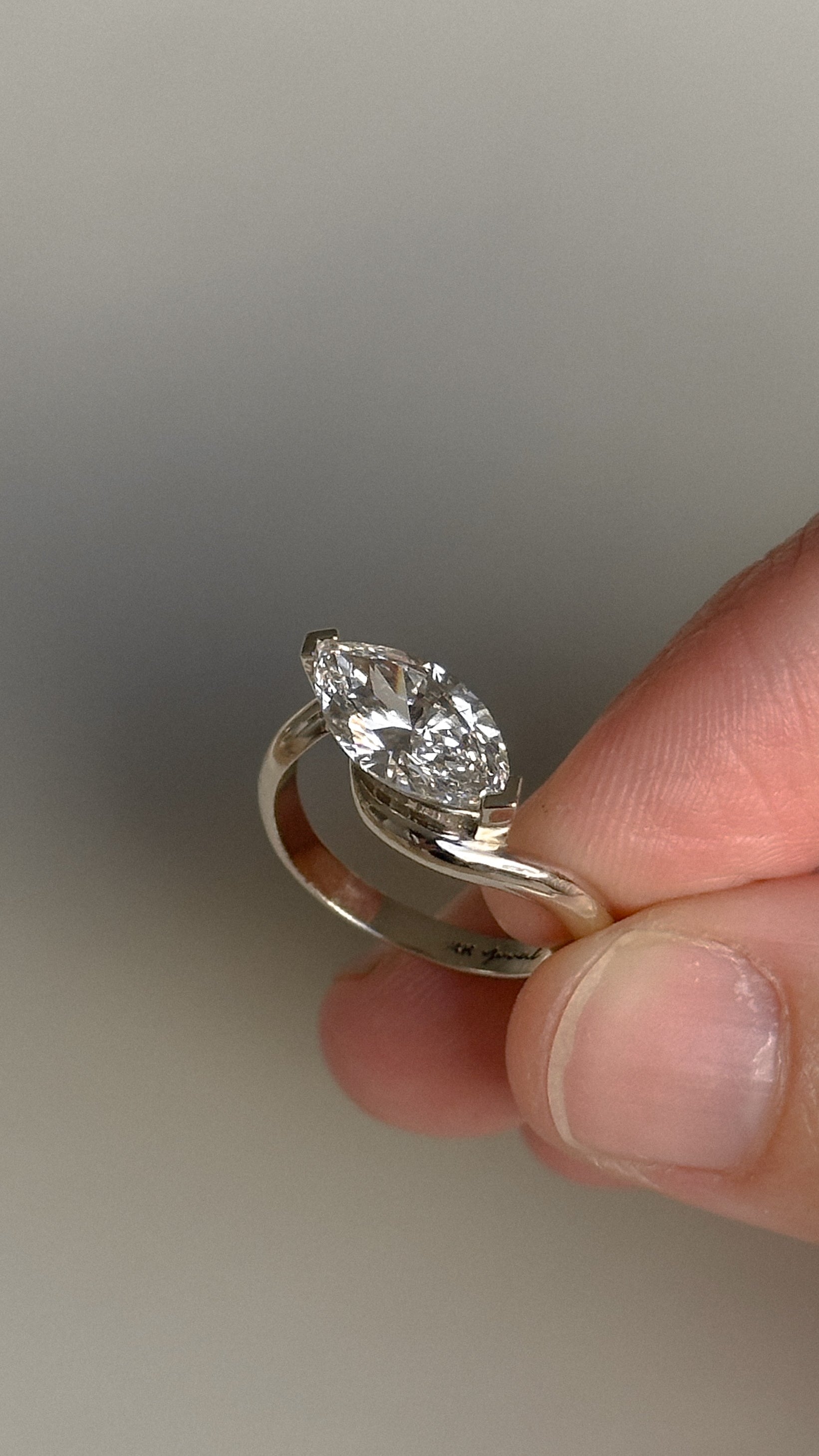 טבעת יהלום פלואו