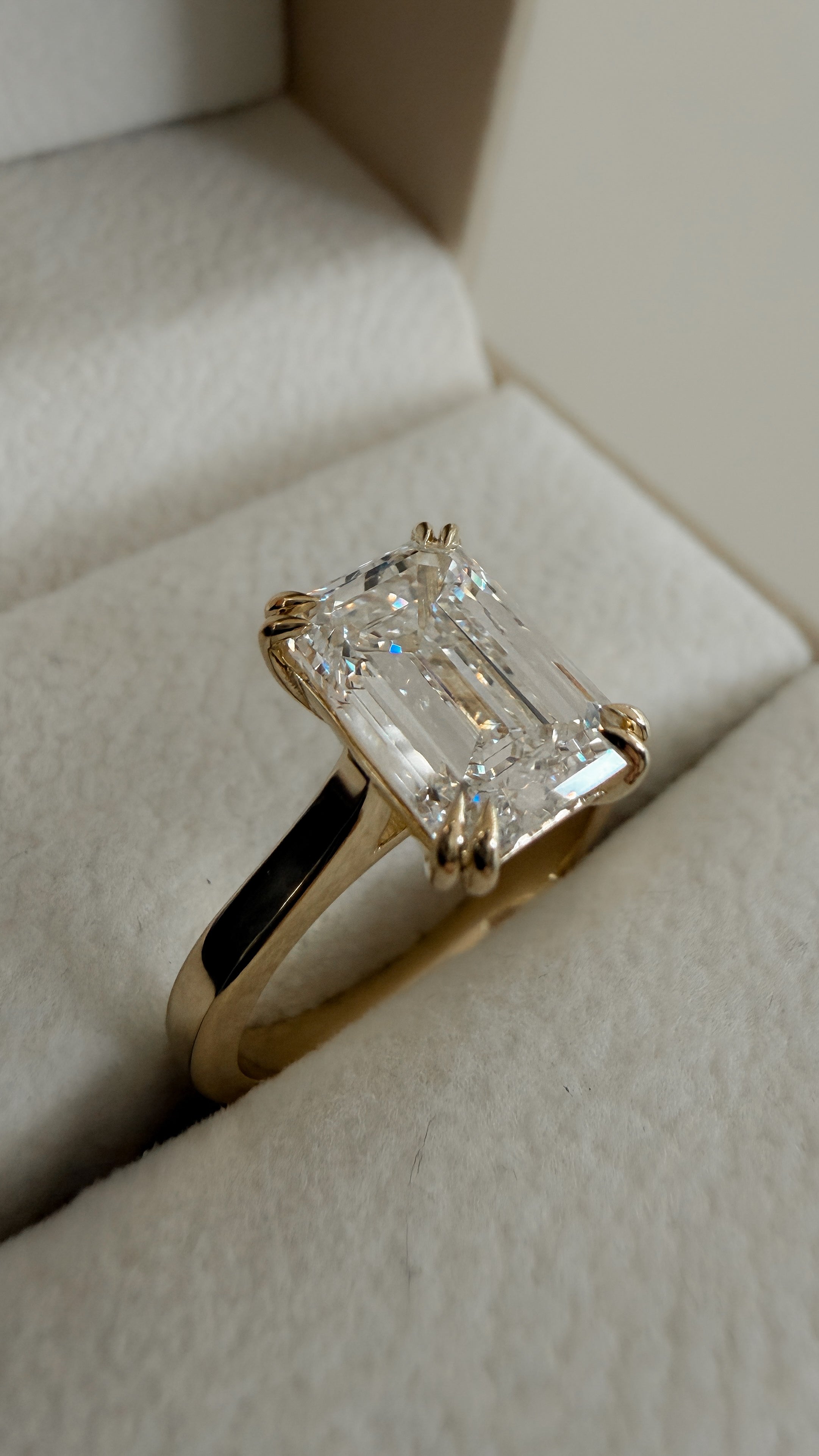 טבעת אמרלד דאבל פרונג