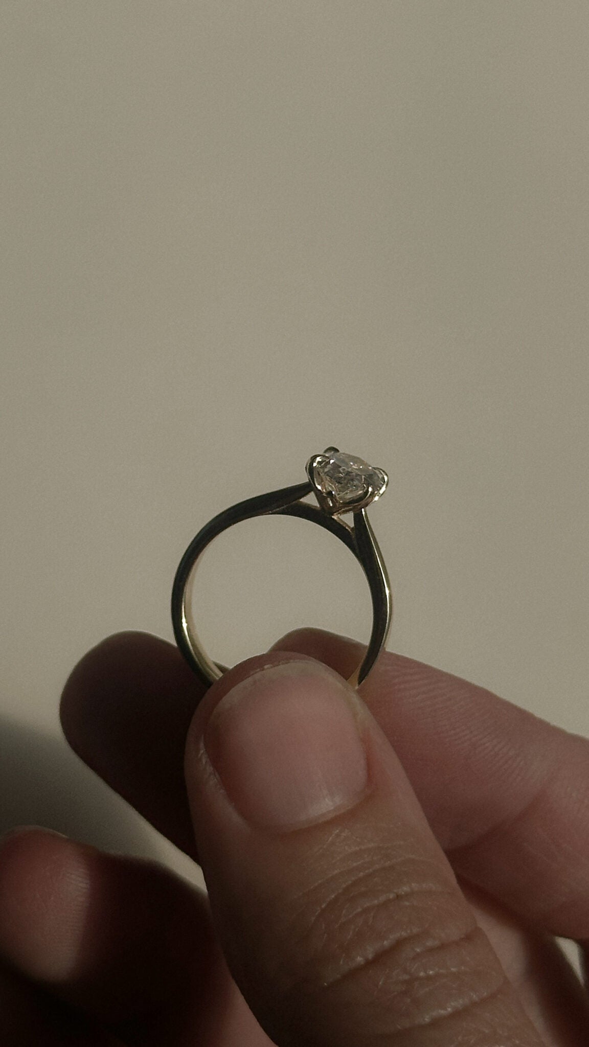 טבעת יהלום בשיבוץ עלים