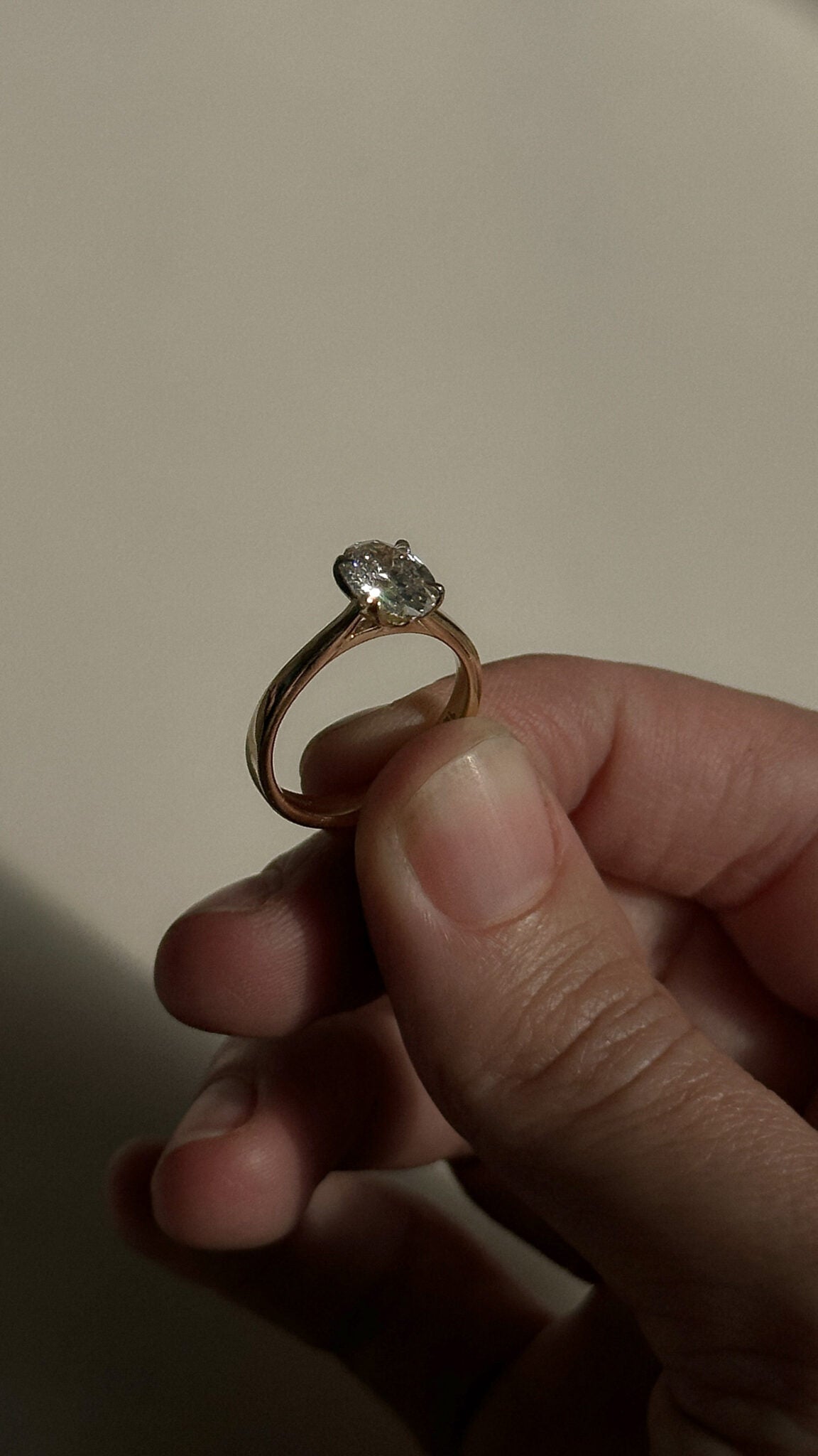 טבעת יהלום בשיבוץ עלים