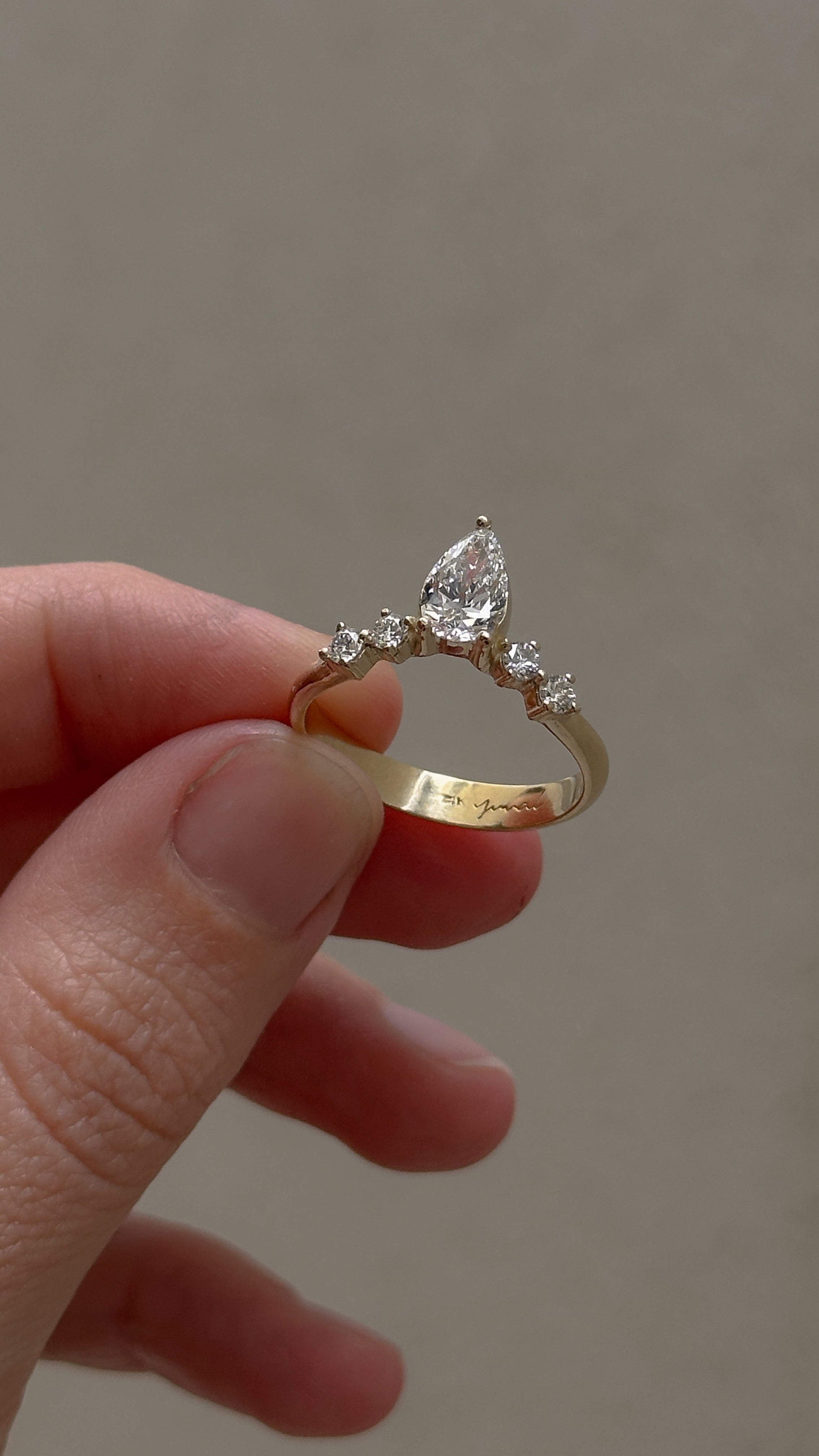 טבעת יהלום טיפה מדורג