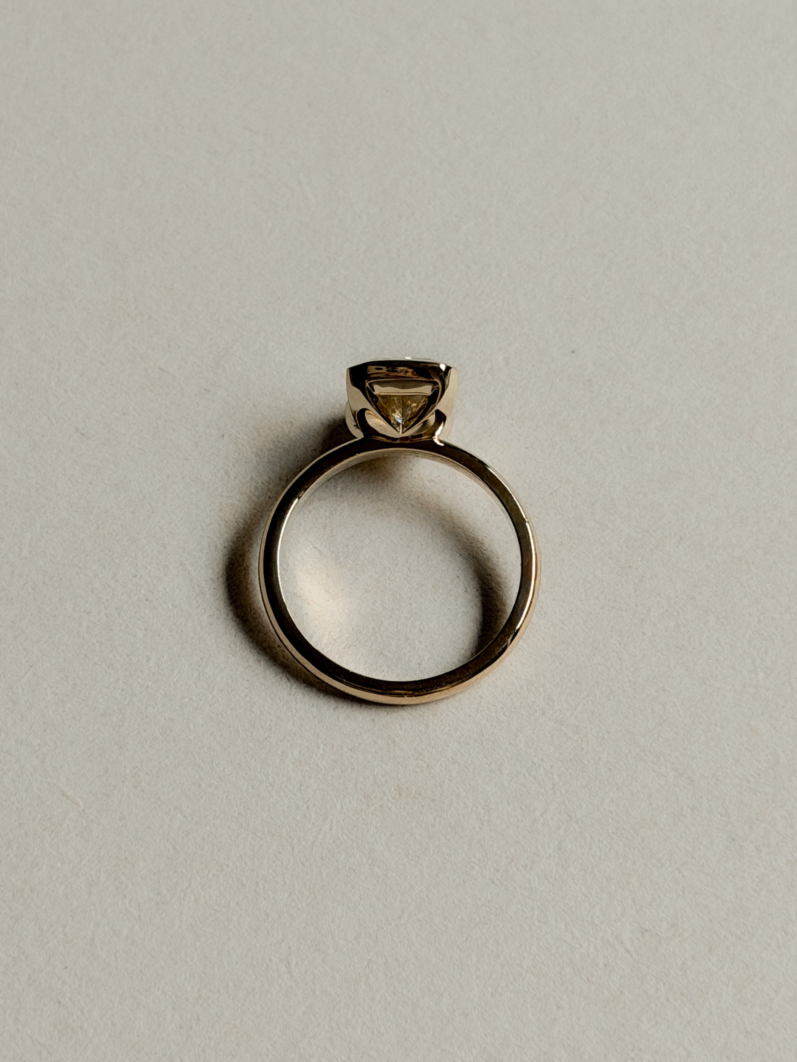 טבעת יהלום רדיאן חצי בזל