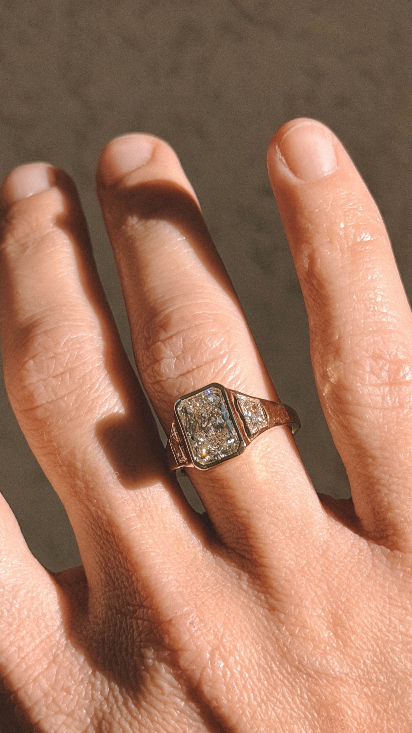 טבעת יהלומי רדיאן וטרפזים