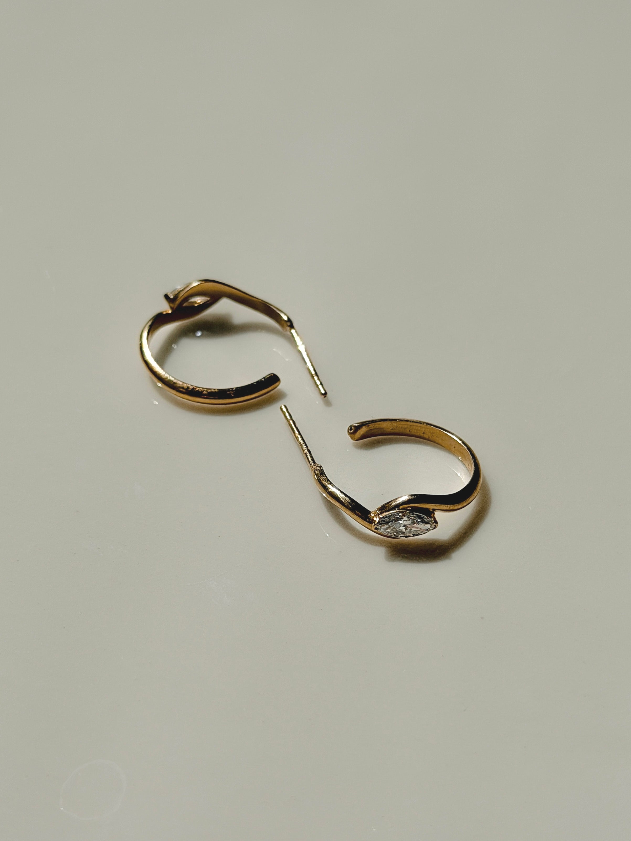 עגילי פלואו זהב 14K ויהלומים