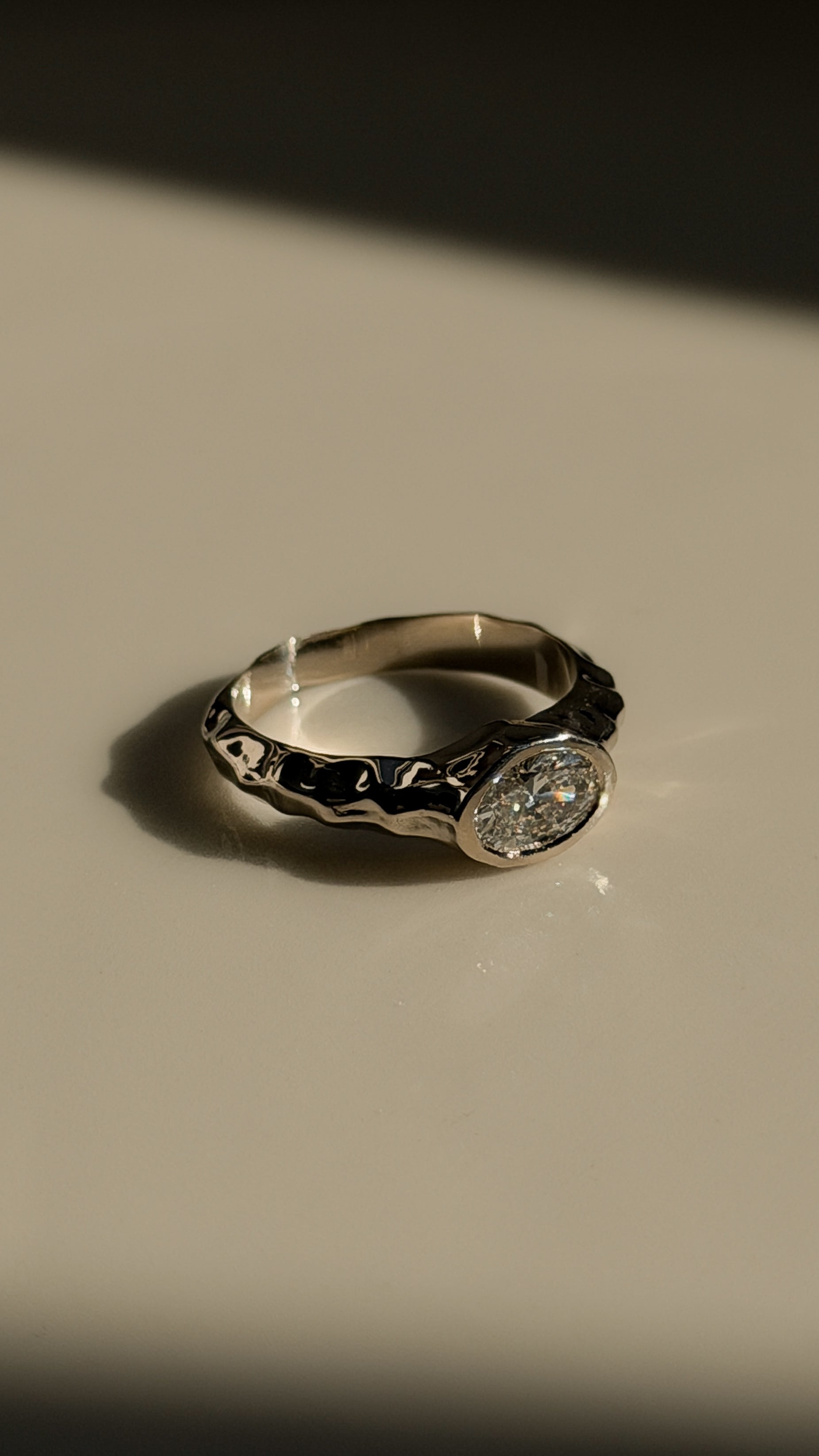 טבעת יהלום אובל מאוזן מלא