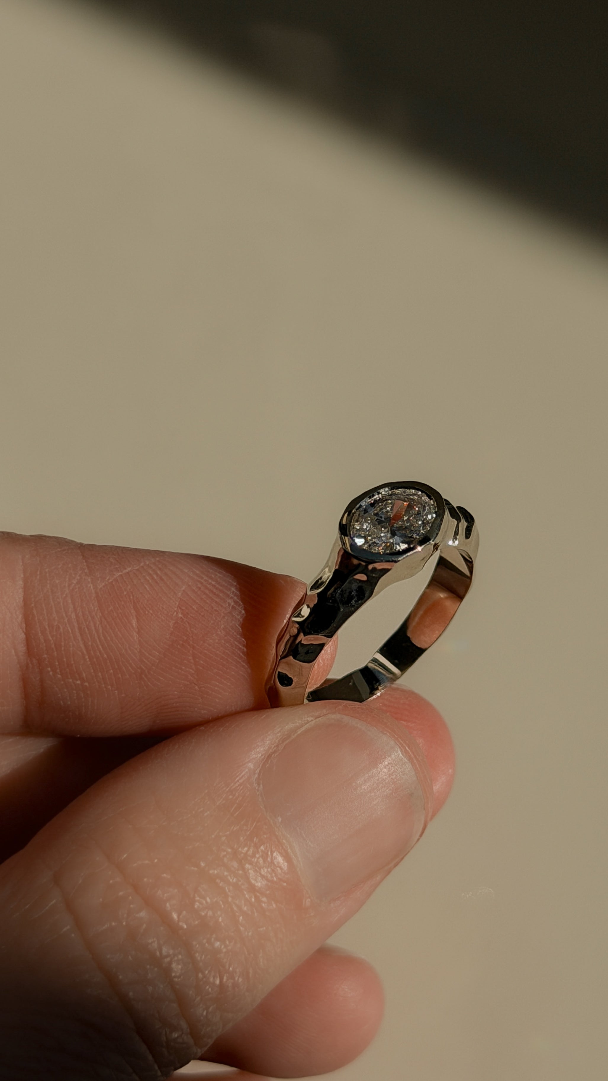 טבעת יהלום אובל מאוזן מלא