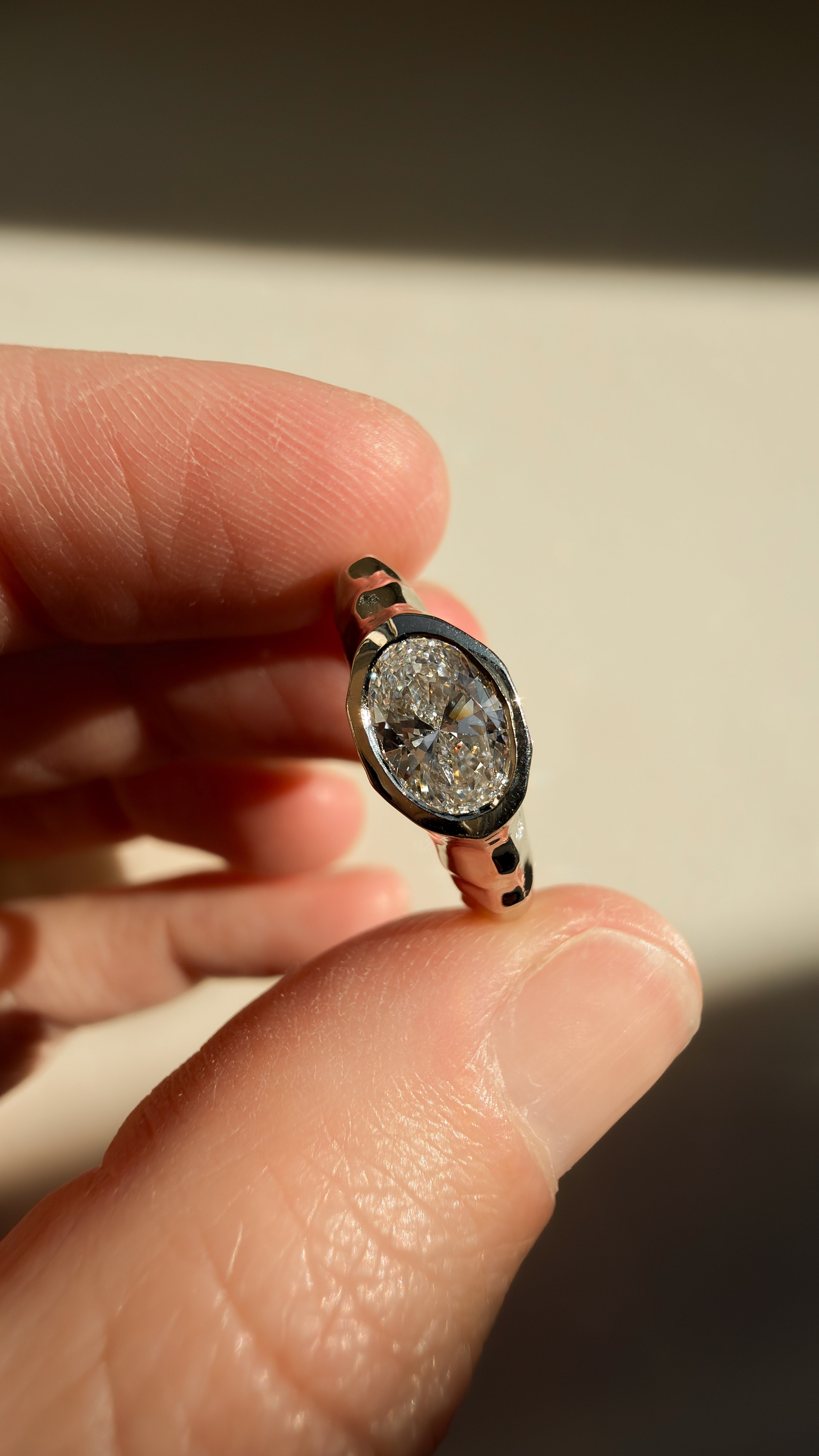 טבעת יהלום אובל מאוזן מלא