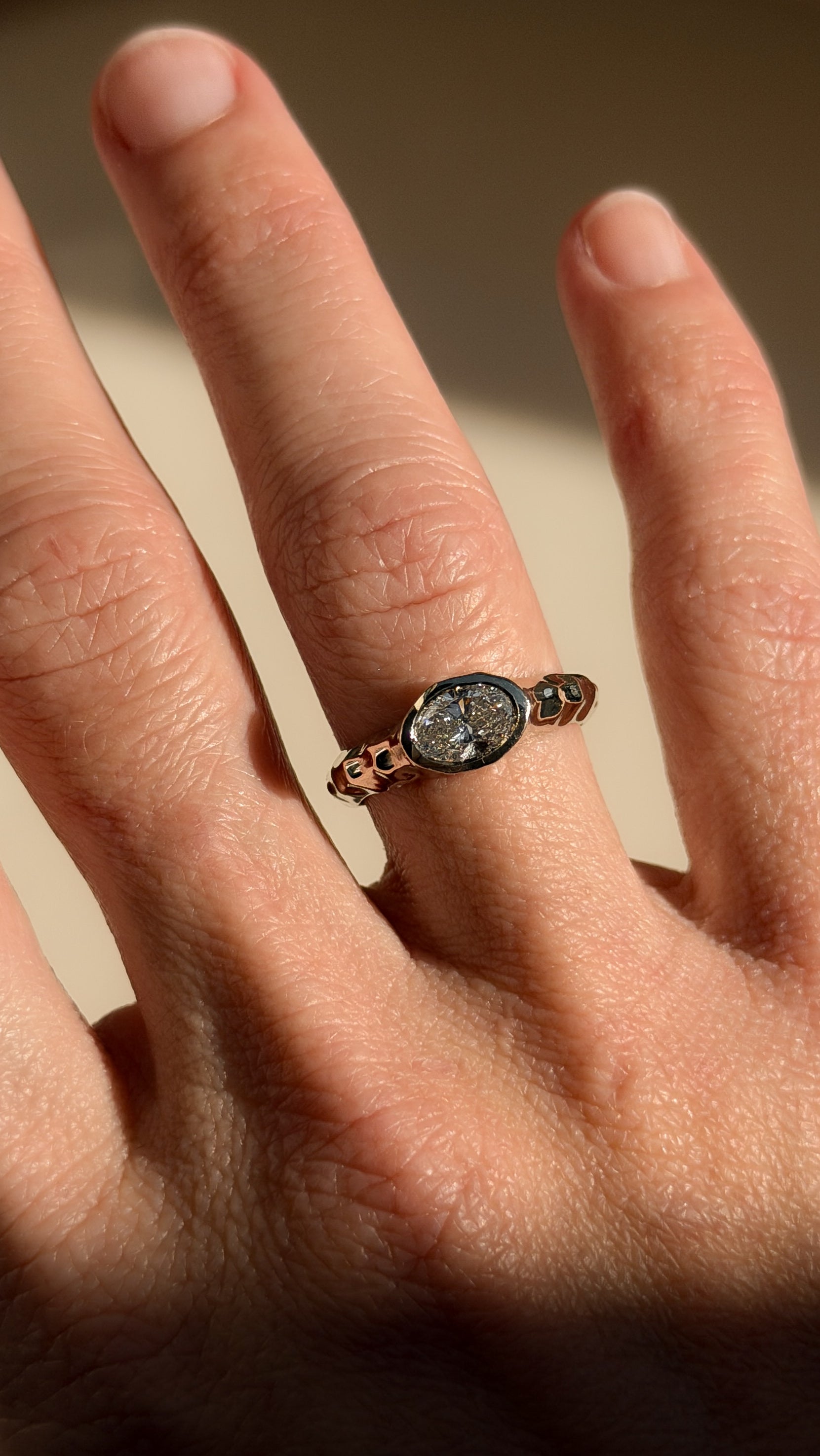 טבעת יהלום אובל מאוזן מלא