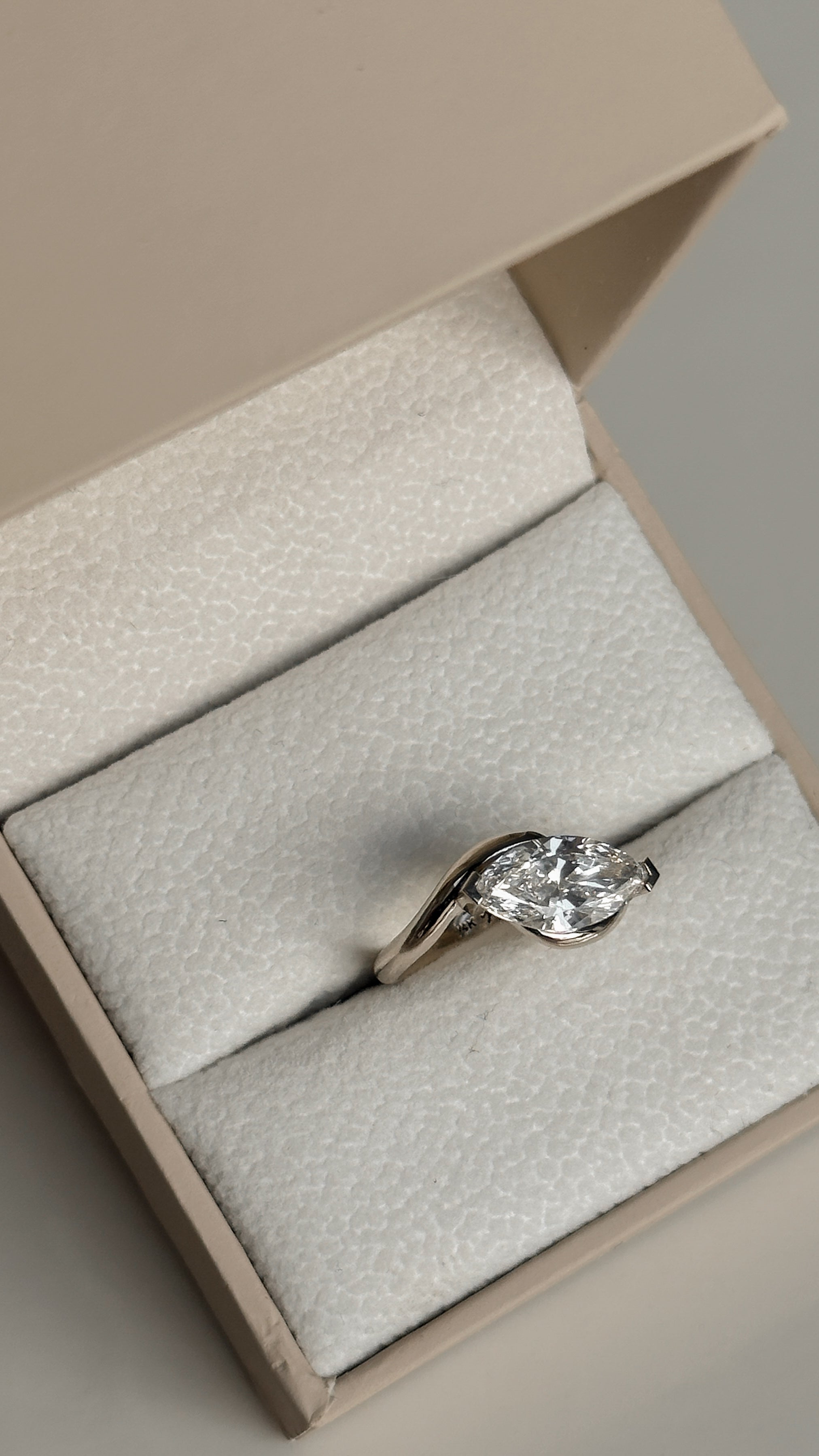 טבעת יהלום פלואו