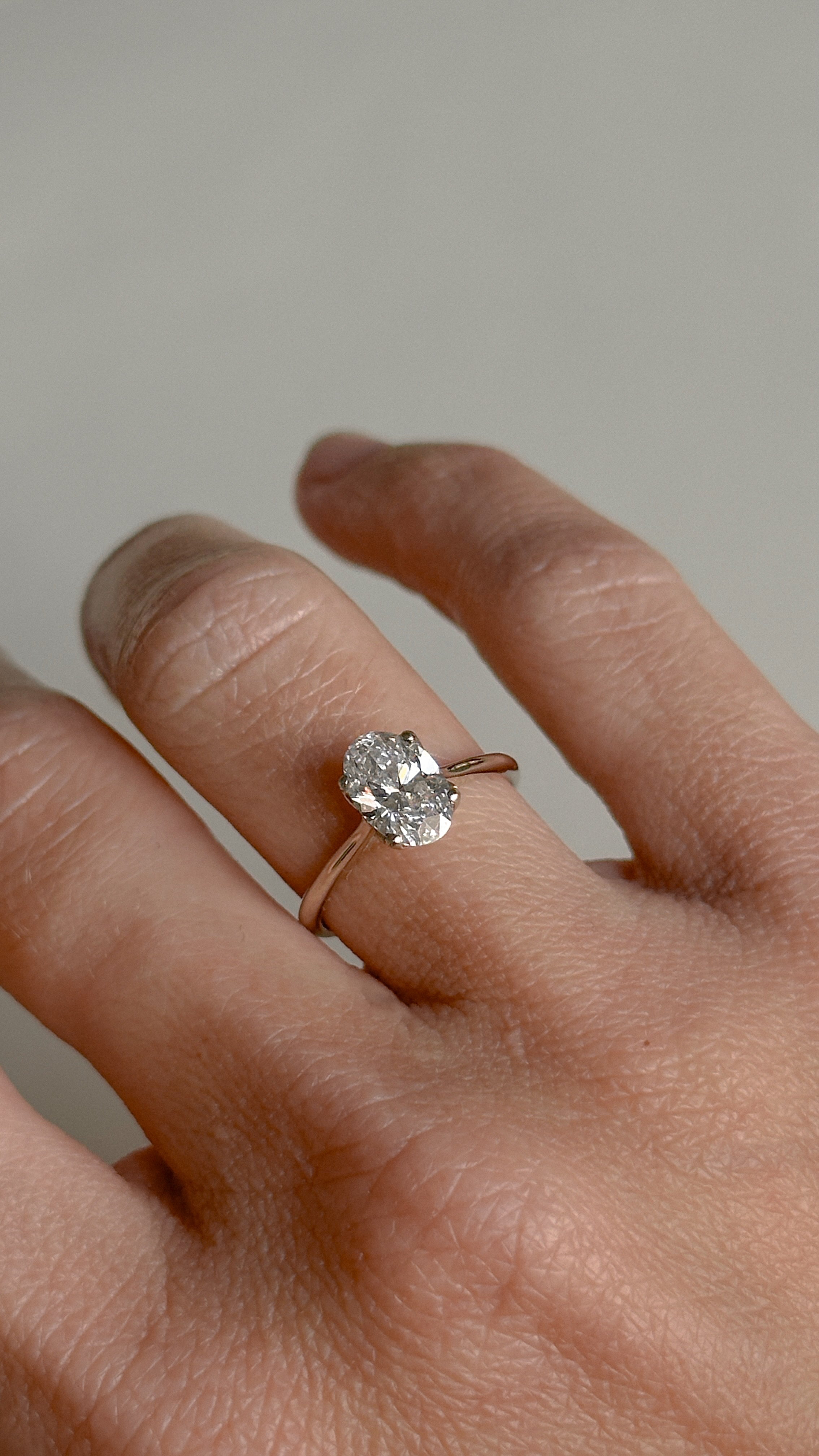 טבעת יהלום בשיבוץ עלים